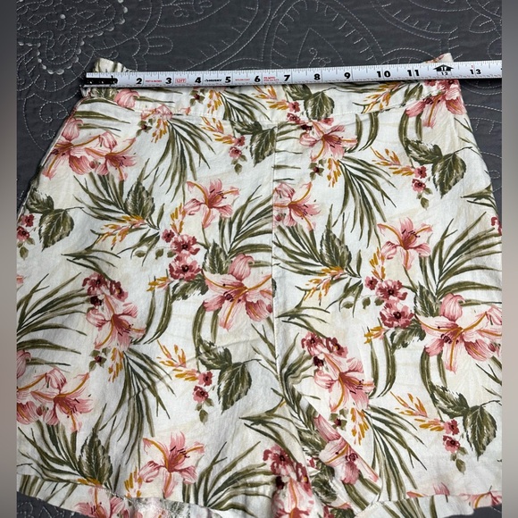 Abercrombie & Fitch Women’s Cream/Off White Floral Shorts Size XS - Picture 3 of 8